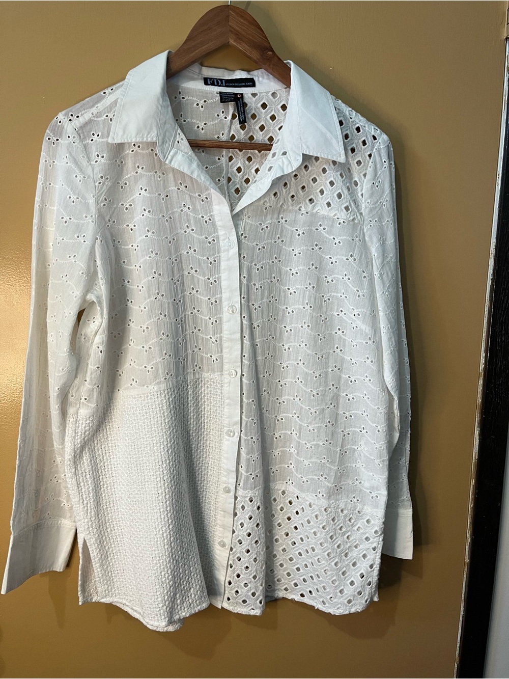 FDJ | M |White Eyelet Mixed-Texture Button-Down Shirt | PTP 21”